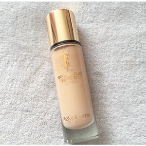 NEW YSL Touche Eclat Le Teint Awakening Foundation in B10 Porcelain